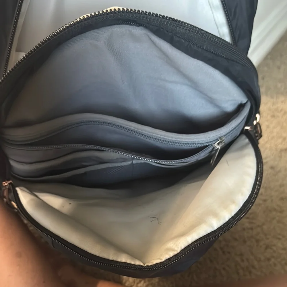The North Face Men's Black Backpack - Durable Everyday Carry